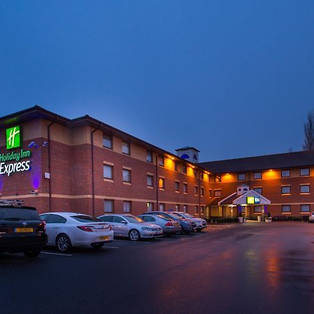 Holiday Inn Express Taunton East By Ihg מראה חיצוני תמונה