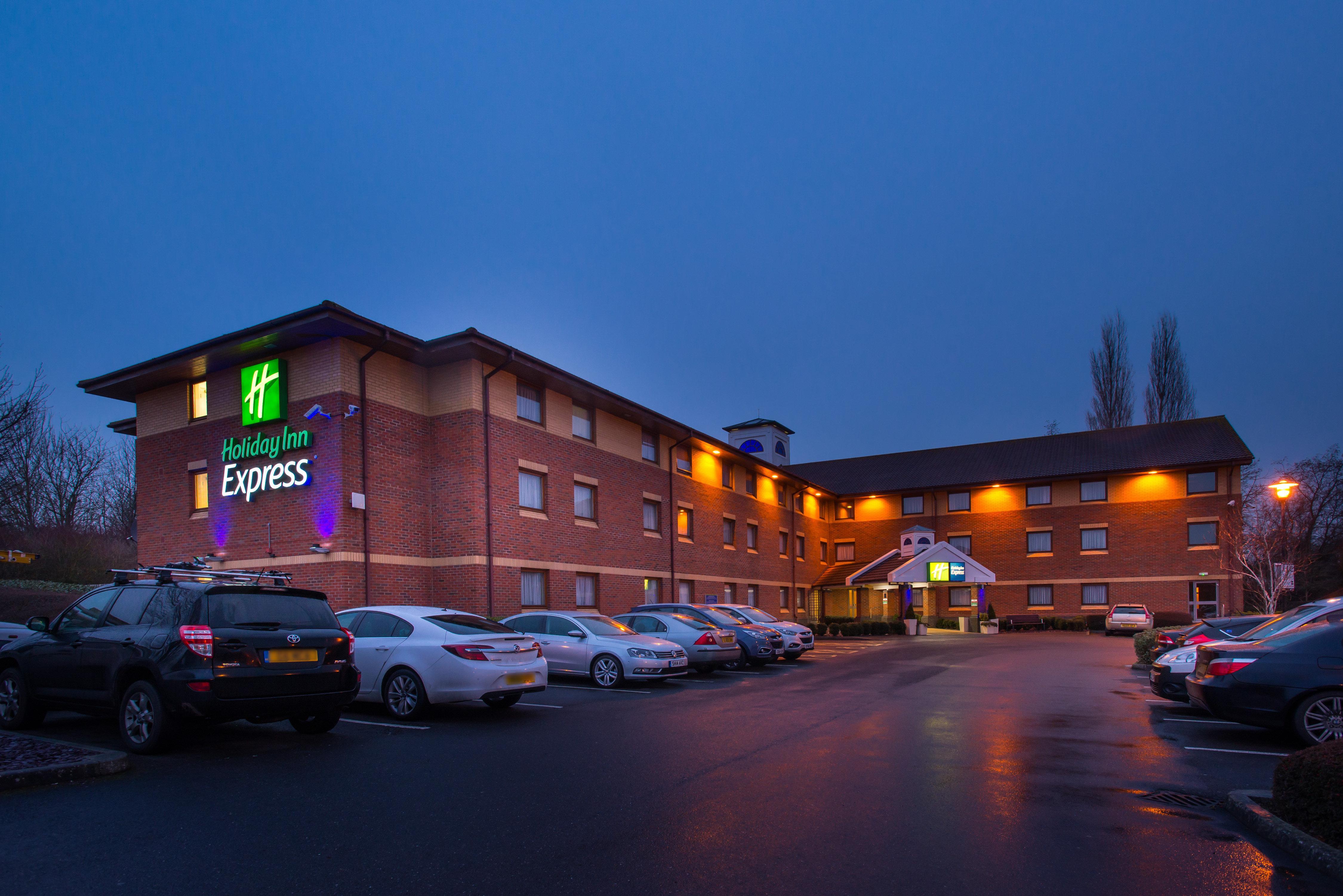 Holiday Inn Express Taunton East By Ihg מראה חיצוני תמונה