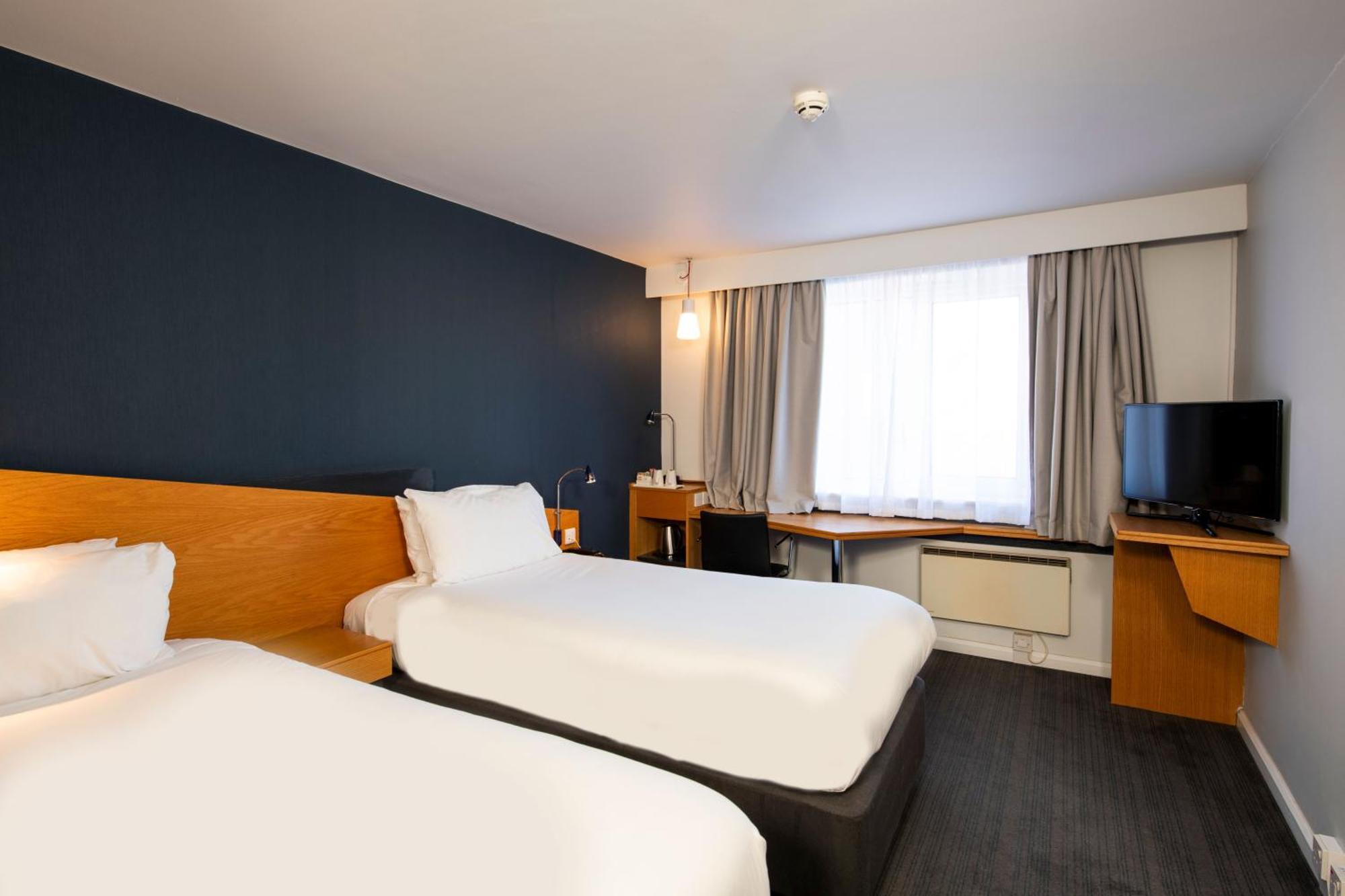Holiday Inn Express Taunton East By Ihg מראה חיצוני תמונה