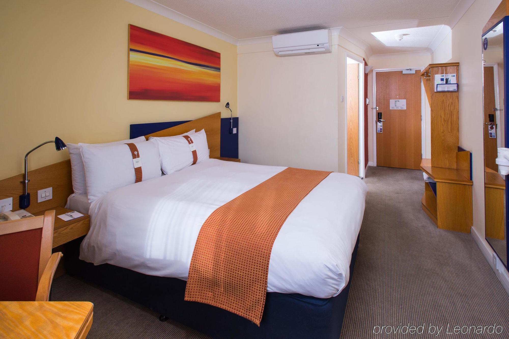 Holiday Inn Express Taunton East By Ihg מראה חיצוני תמונה