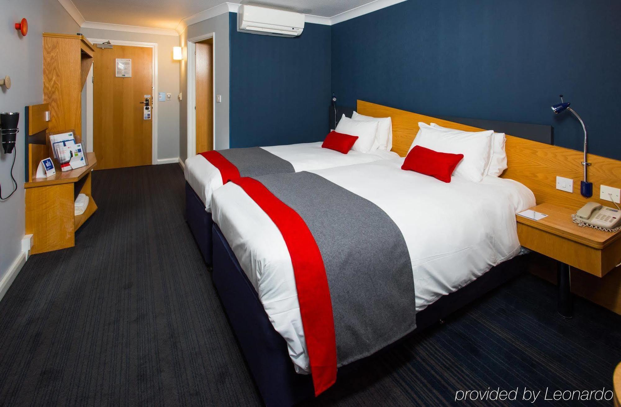Holiday Inn Express Taunton East By Ihg מראה חיצוני תמונה