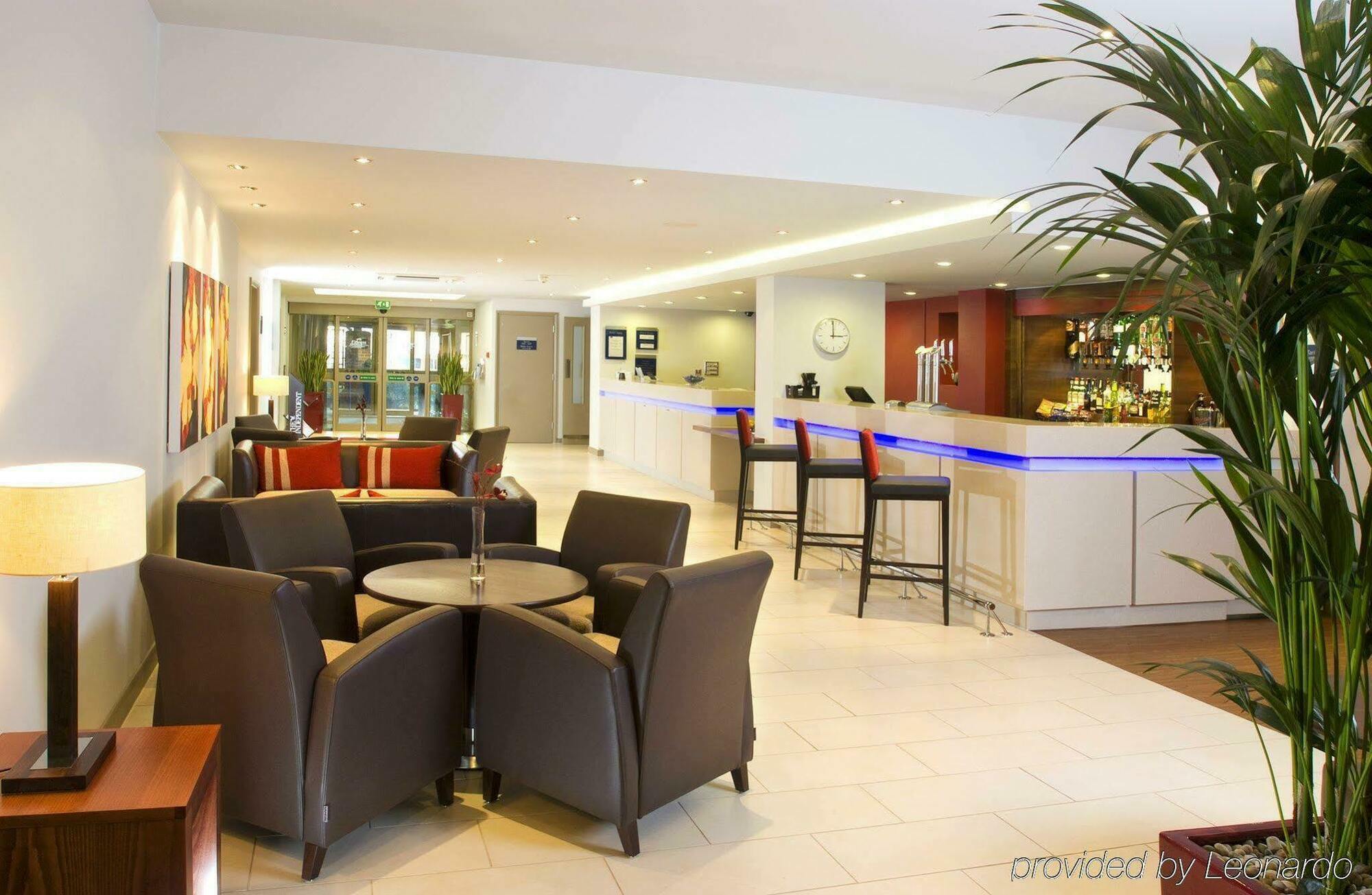 Holiday Inn Express Taunton East By Ihg מראה פנימי תמונה